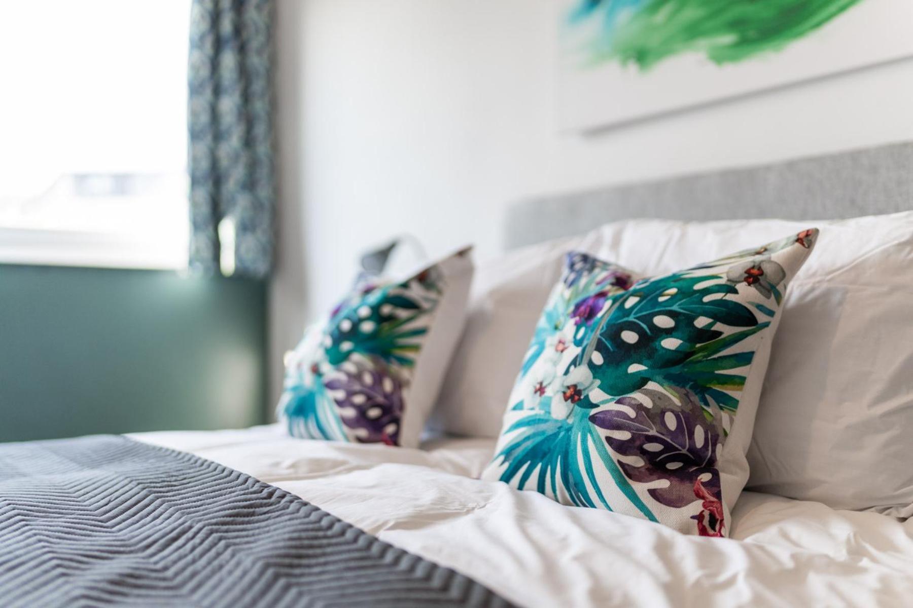 The Kingsway- 2 Bedroom Central Swansea Apartments By Stayright Esterno foto