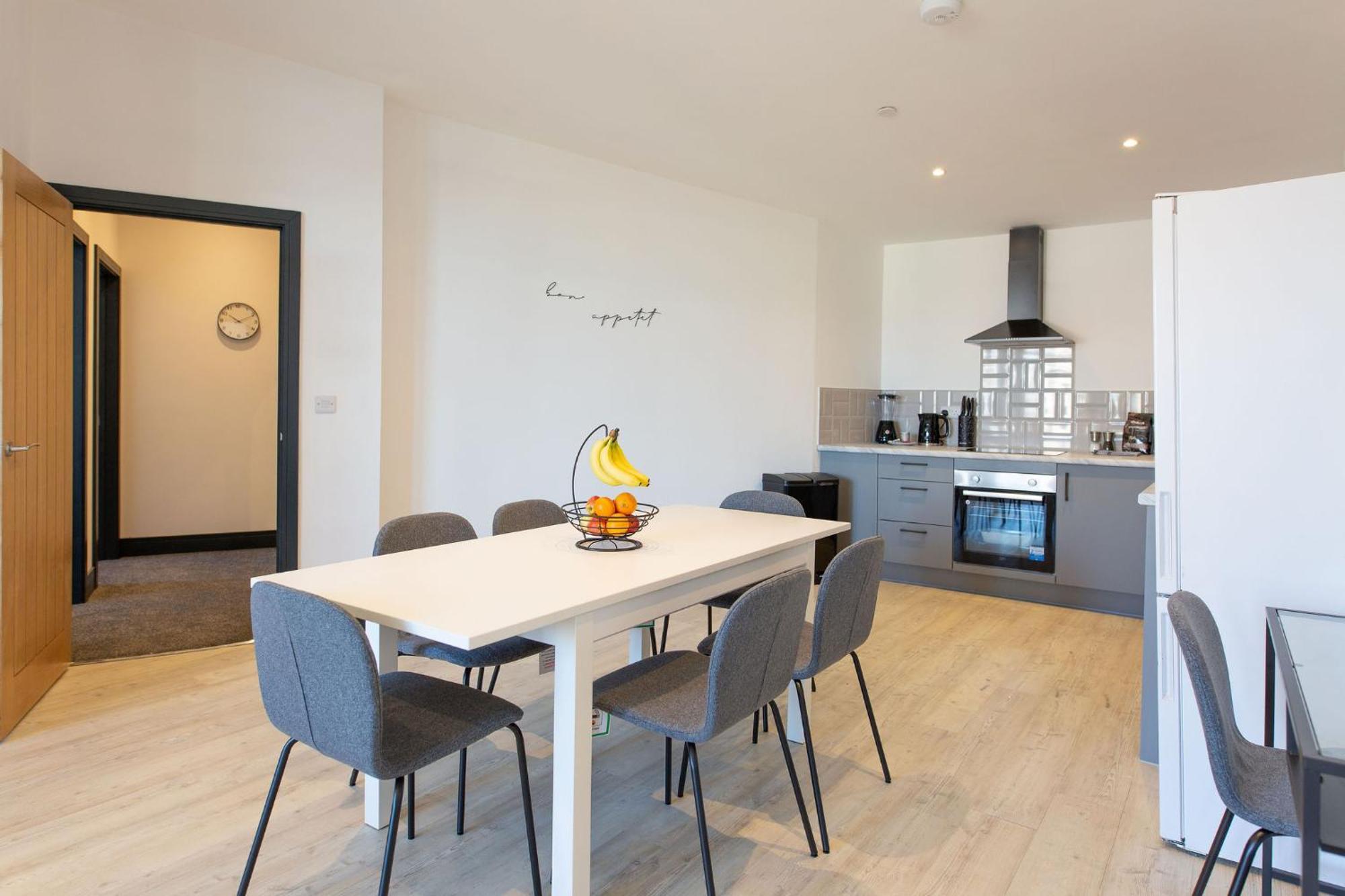 The Kingsway- 2 Bedroom Central Swansea Apartments By Stayright Esterno foto