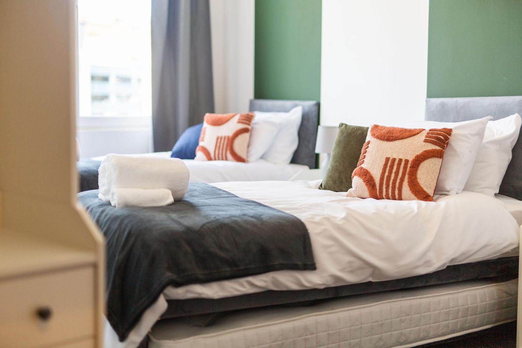 The Kingsway- 2 Bedroom Central Swansea Apartments By Stayright Esterno foto