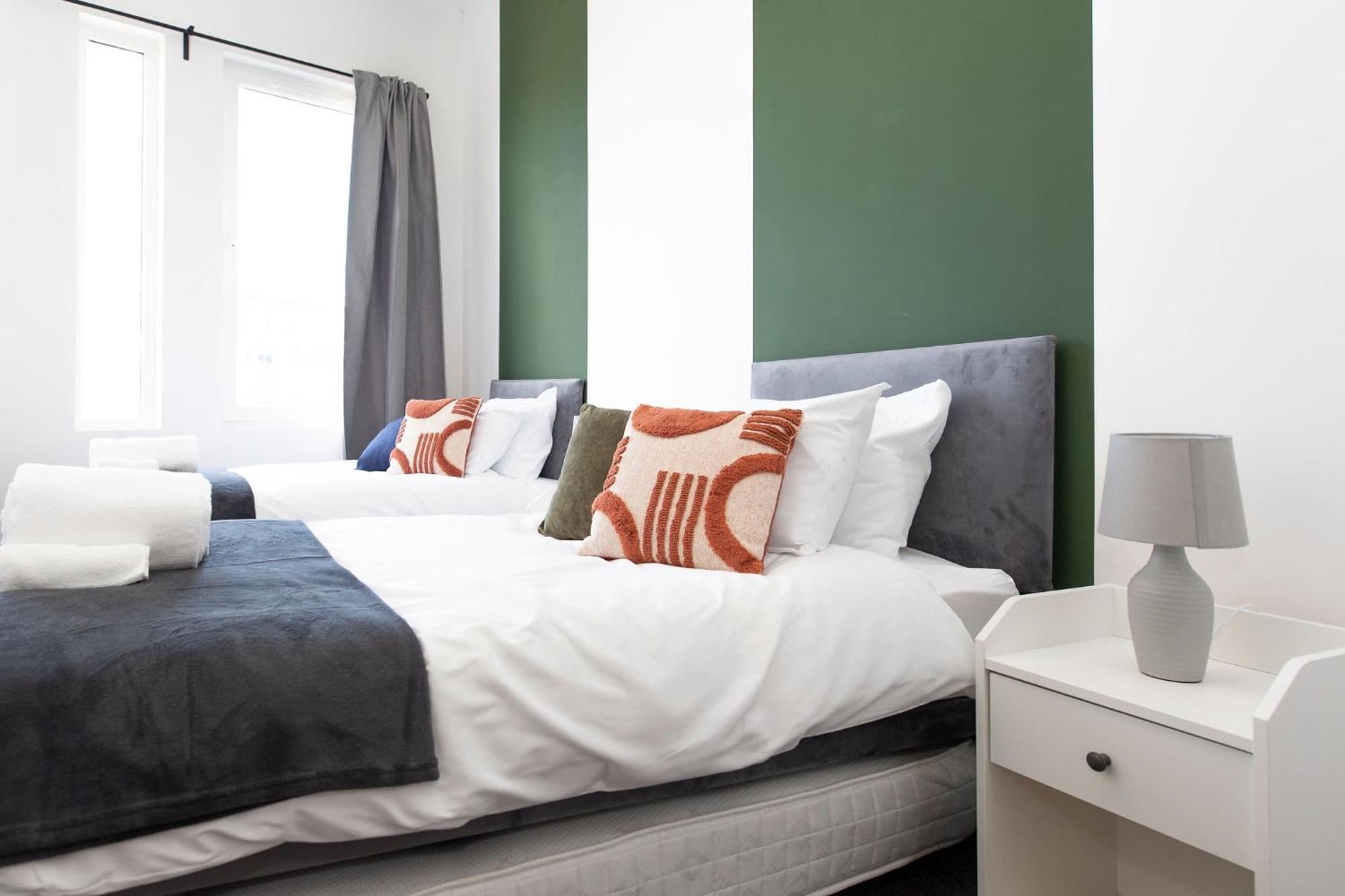 The Kingsway- 2 Bedroom Central Swansea Apartments By Stayright Esterno foto