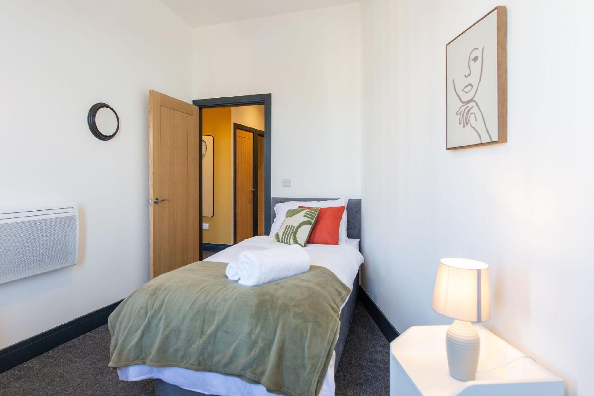 The Kingsway- 2 Bedroom Central Swansea Apartments By Stayright Esterno foto